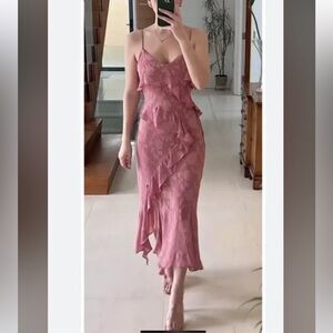 Zara ruffled pink dressss
XS